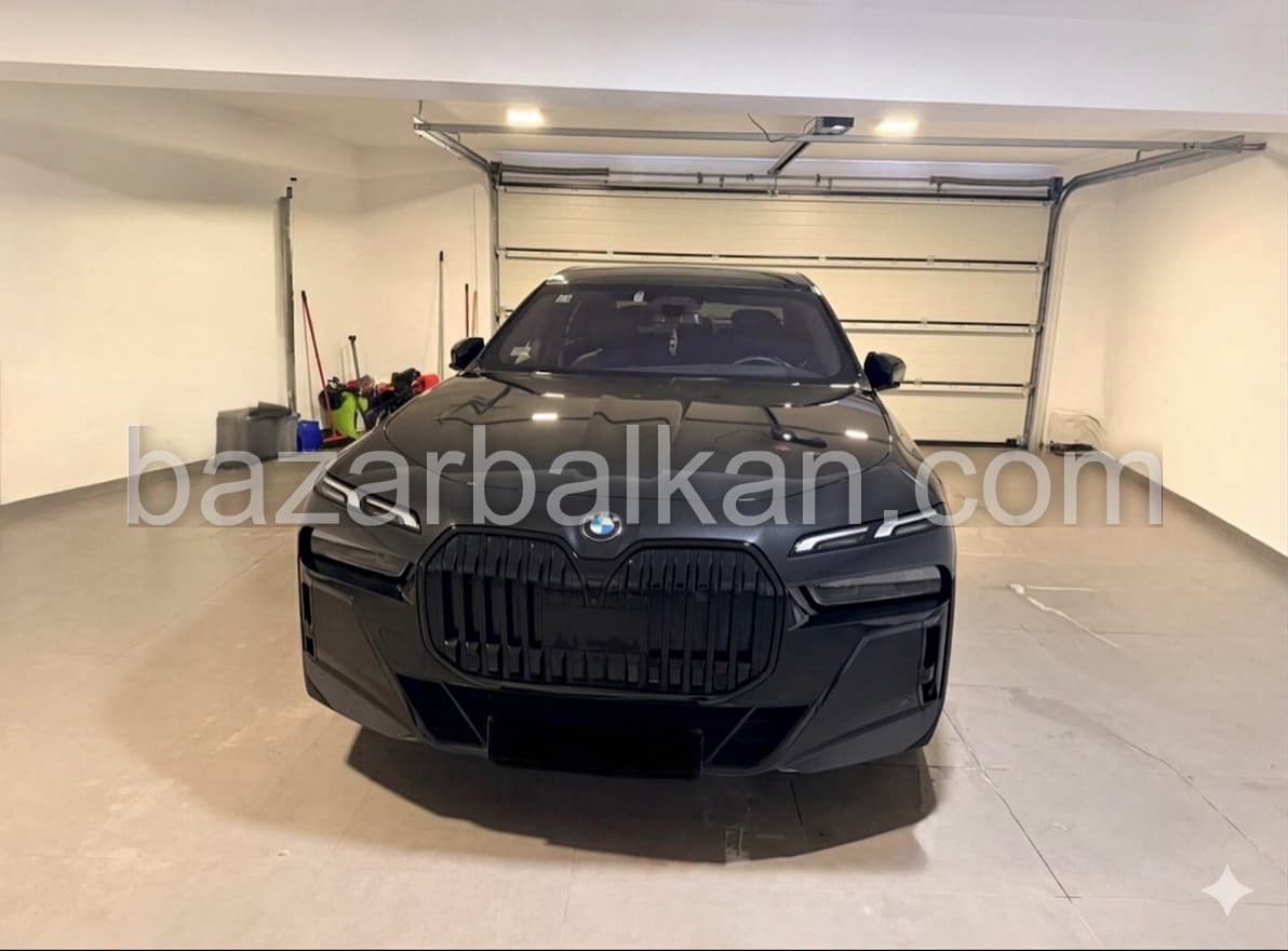 BMW 740 BMW 740M Black TV