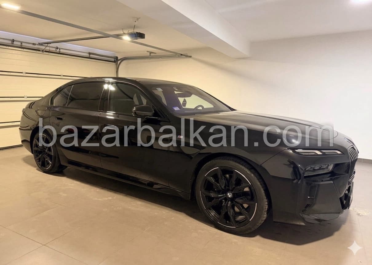 BMW 740 BMW 740M Black TV - 2