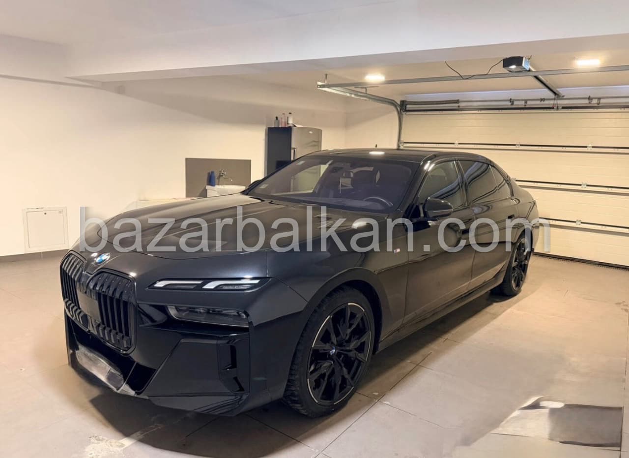 BMW 740 BMW 740M Black TV - 6